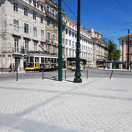 Cais Do Sodre - Nearby Pink Street, Time Out Market By Ld * ליסבון