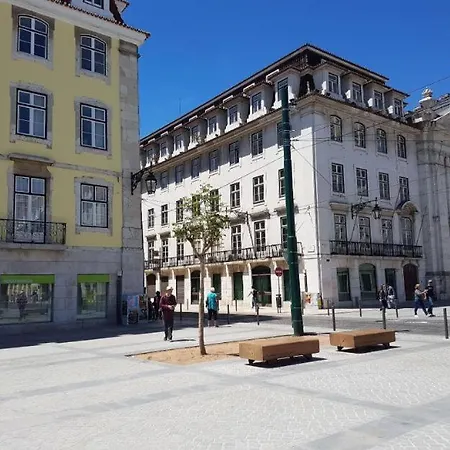 Cais Do Sodre - Nearby Pink Street, Time Out Market By Ld * ליסבון