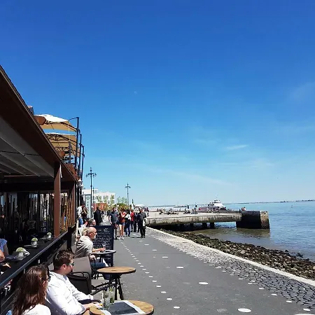 Cais Do Sodre - Nearby Pink Street, Time Out Market By Ld * ליסבון